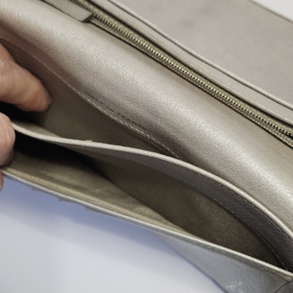 CHANEL Camelia Metallic bifold Wallet - Picture 5 of 12
